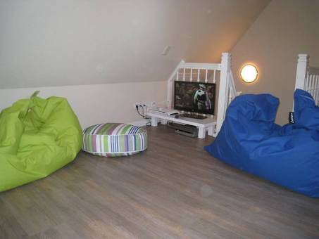 ...auch hier: ein Flachbild - TV, DVD - Player und Stereoanlage. F��r unsere jungen G��ste:  relaxen pur  auf den Sitzkissen