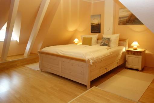Ein weiteres Schlafzimmer mit Doppelbett (180x200cm)
