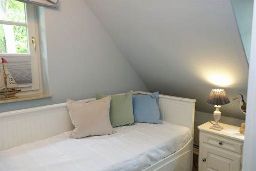 Das gem��tliche Bett im kleinen, kuscheligen Einzelzimmer...