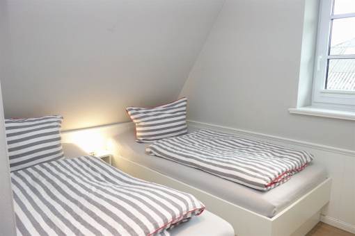 Ein Schlafzimmer mit zwei Einzelbetten je 90x200cm...