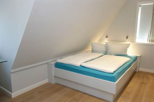 Das zweite Schlafzimmer mit Doppelbett, Bettmaa 140x200cm, Schrank   TV GertVerdunkelungsmglichkeit