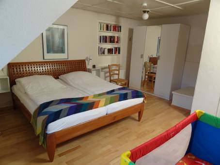 Das dritte Schlafzimmer mit groem Doppelbett 180x200cm   Hier wrde auch noch ein Kinderbett hinein passen