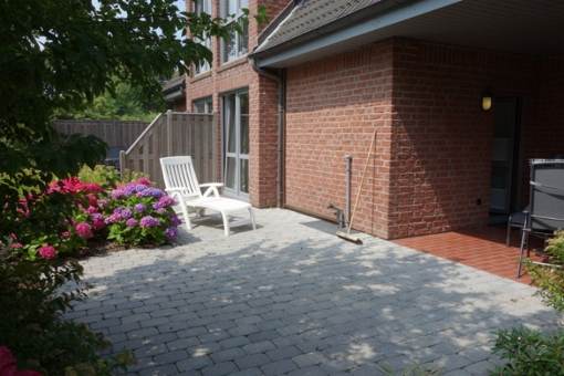 Für das Sonnenbad ein große Terrasse...
