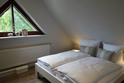 Das Schlafzimmer im Dachgeschoß.