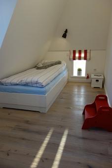 Das Kinderzimmer verfgt ber zwei Einzelbetten, 90x200cm
