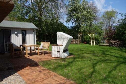 Die Terrasse hinter dem Haus mit dem Garten - nur fr Sie zu nutzen.Der Austritt auf die Terrasse befindet sich im Essbereich