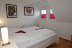 'Das Elternschlafzimmer mit groem Doppelbett  180x200cm und ...'